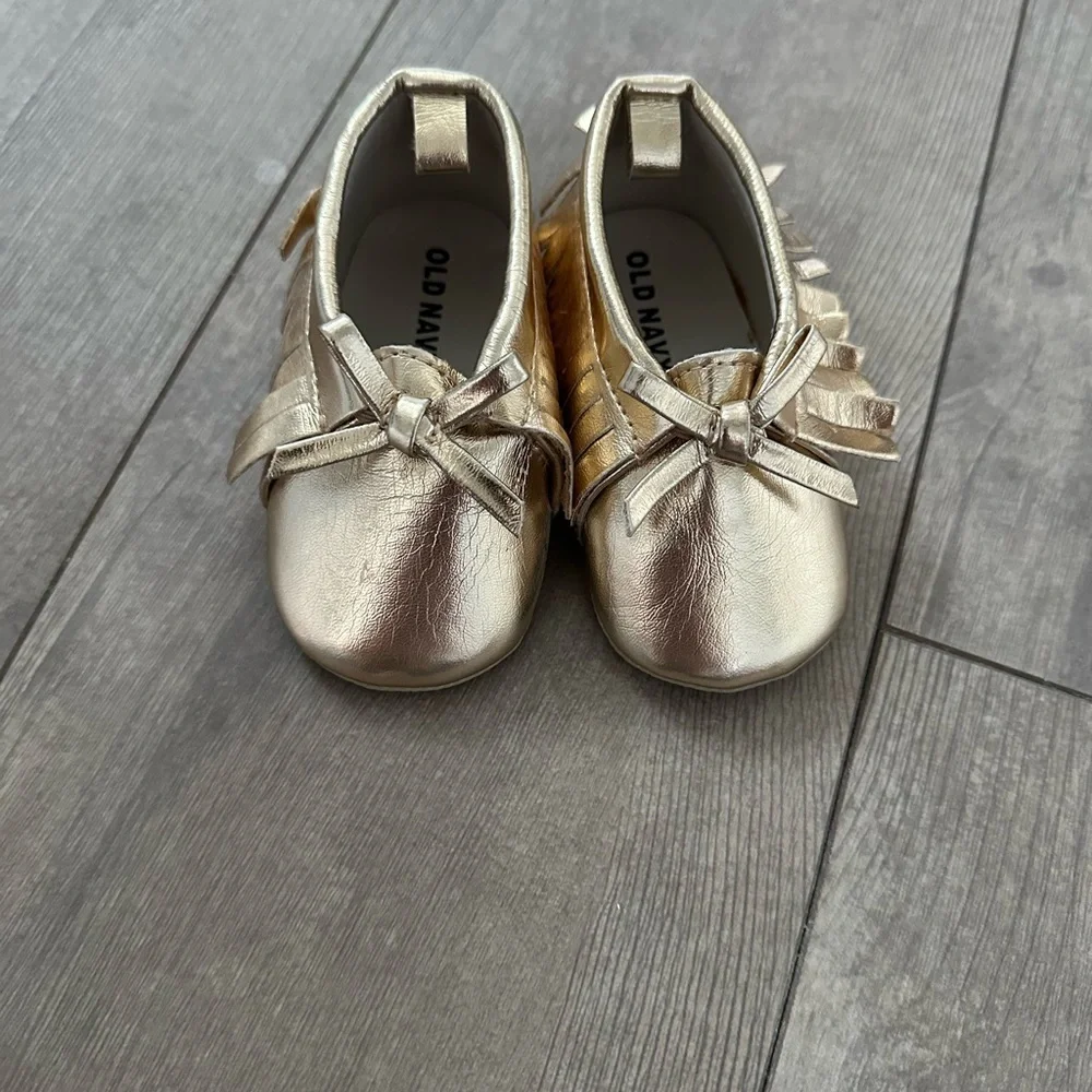 old navy gold moccasin booties baby girl 6-12 months